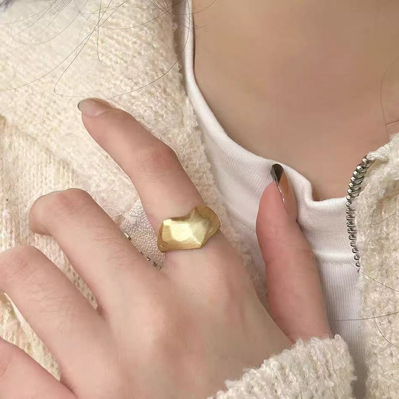 韓国版の不規則な925スターリングシルバーの女性用多用途リング、ニッチなインスタイルのデザイン、色あせしない組み合わせリング