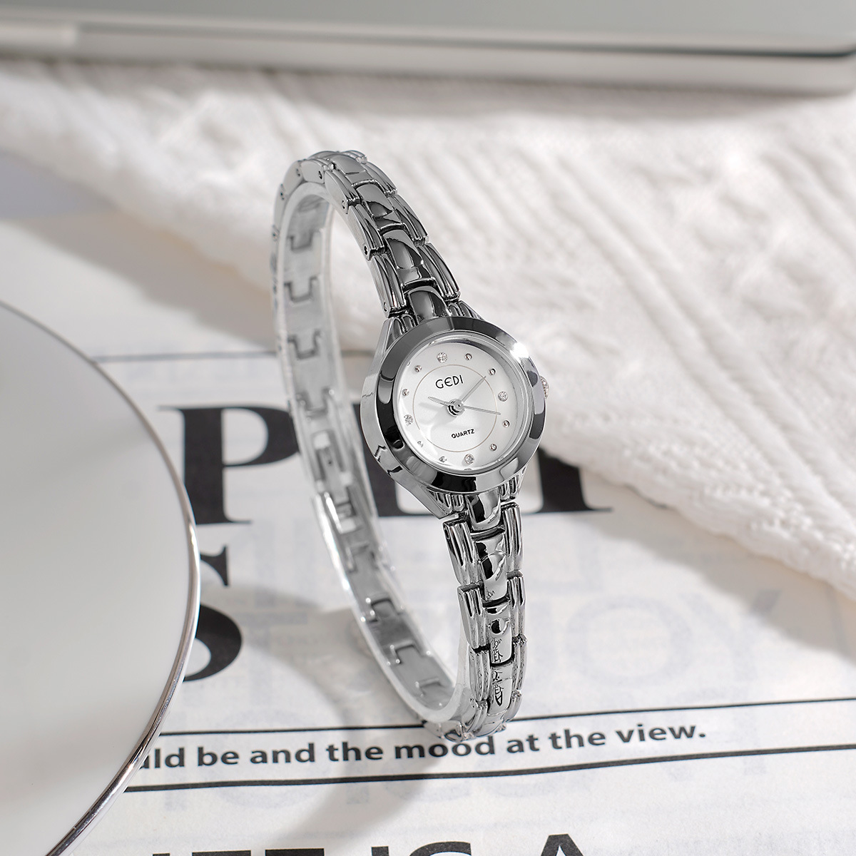 Goldie Niche Light Luxury Small and Exquisite Alloy Bracelet Watch High-End Diamond-Encrusted Women's Waterproof Quartz Watch