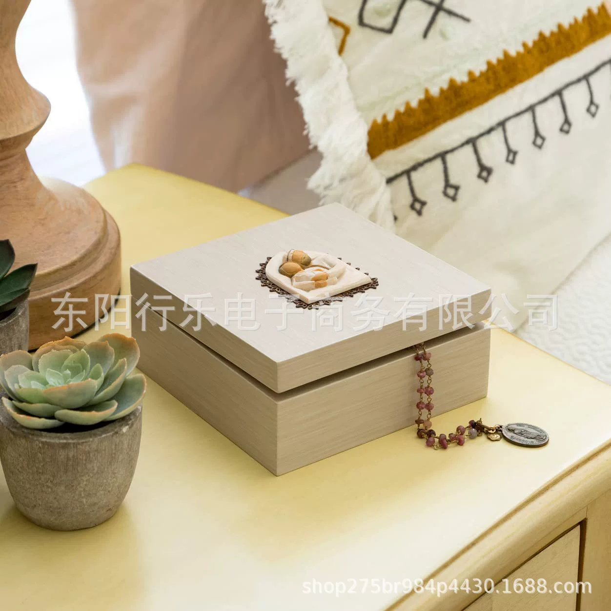 Кросс-бордерная новинка: высококачественная шкатулка для украшений из массива дерева, ручная роспись, резные деревянные поделки, молитвенная шкатулка "Обними маму"