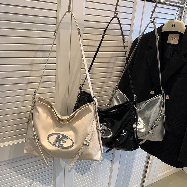 Tragbare, modische Strukturtasche mit großem Fassungsvermögen für Damen, neue Pendler-Einkaufstasche, einfache Achseltasche für alle Gelegenheiten, 2023_voghion.com