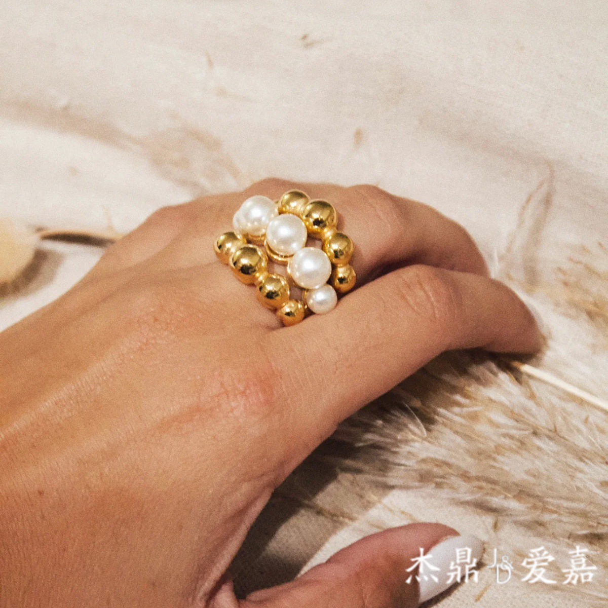 Jieding Anillo de perlas de acero de titanio europeo y americano Diseño de nicho femenino Joyas de alta gama Joyas de acero inoxidable Rings transfronterizos