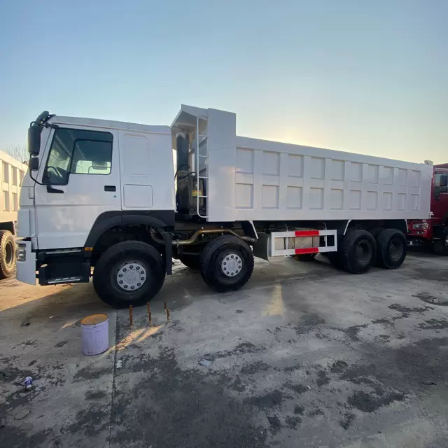 跨境外贸直销 砂石渣土后翻运输车 豪沃12轮后八8X4自卸车