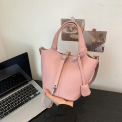 2024韓時尚潮流女包手提菜籃子名媛淑女通勤單肩斜跨水桶軟包包