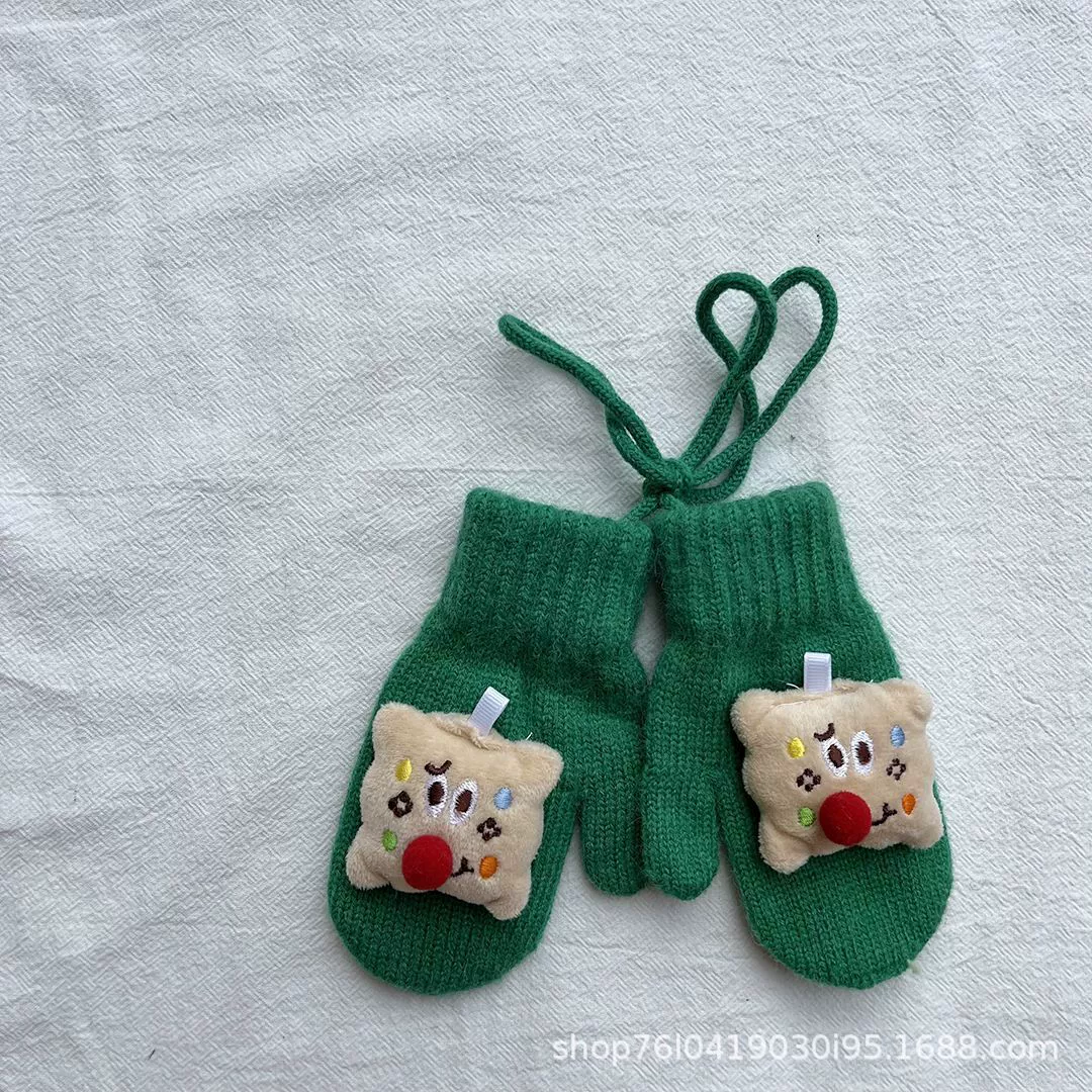 Children's keep warm winter gloves to go out, three dimensional doll for students