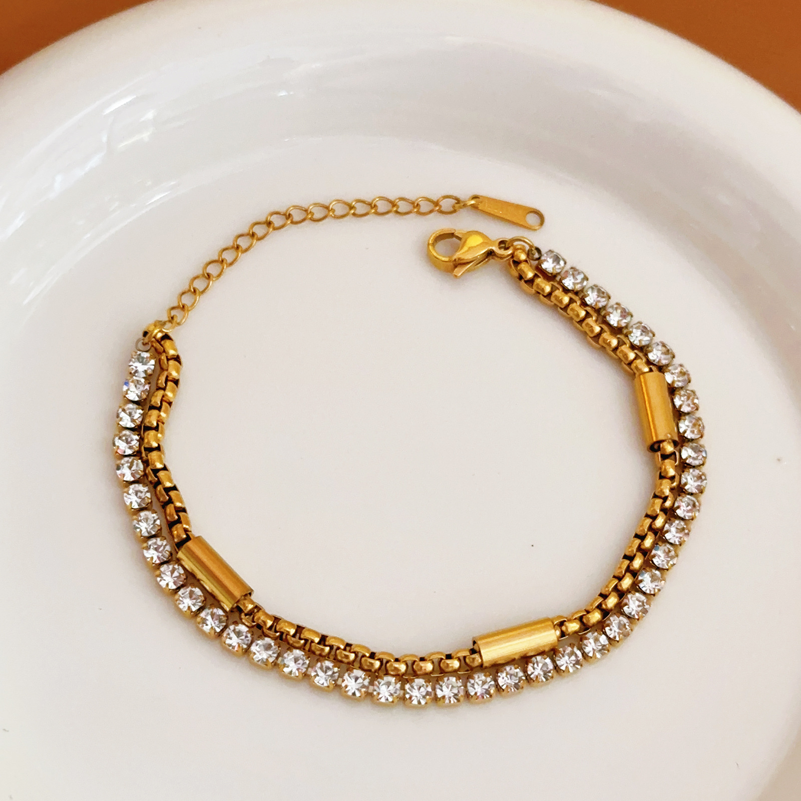 Collar de celebridades de Internet de moda transfronteriza Joyas de doble capa Mezcla cuadrada de circón, acero de titanio, cadena desnuda, pulsera que no se desvanece, pulsera femenina
