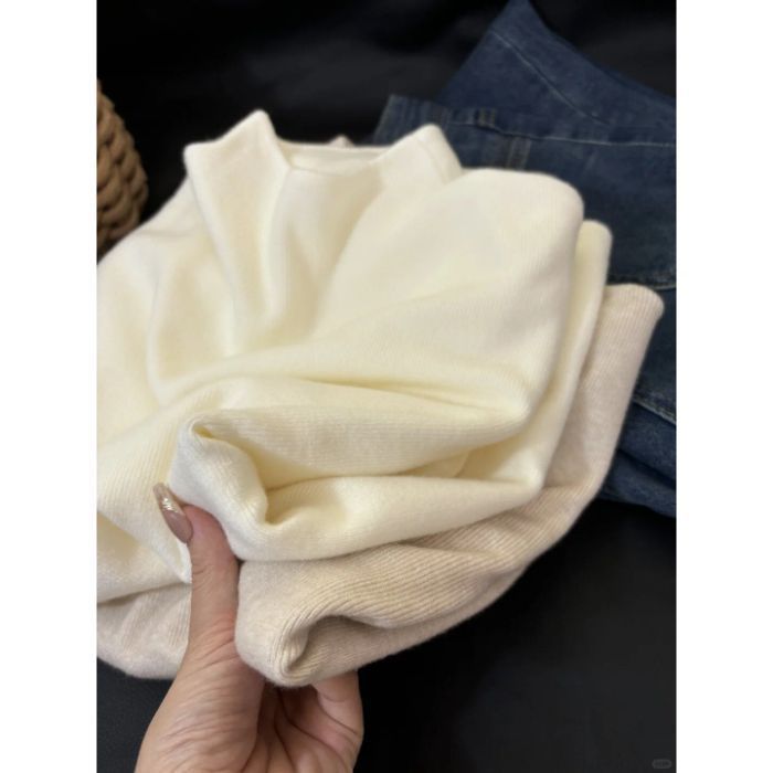 高級感の小さい立襟のセーターは底の女性の冬の修身の長袖の冬の半高襟のニットの秋冬の新型の上着を打ちます。