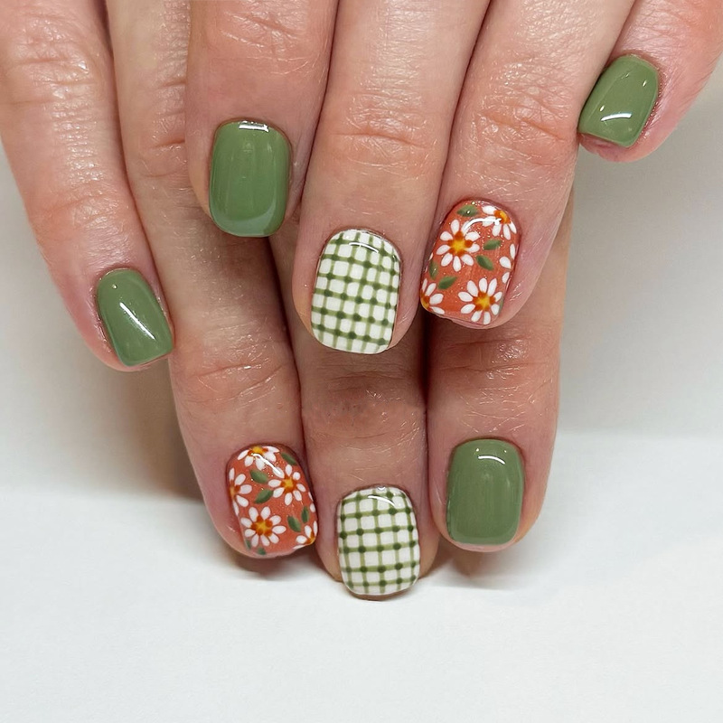 24 Pieces of Short Square Nails, Cute and Sweet, Oil Painting Style, Gentle Little Flowers, Fashionable, Brightening, Energetic, Wearable Nails, Foreign Trade Nail Pieces