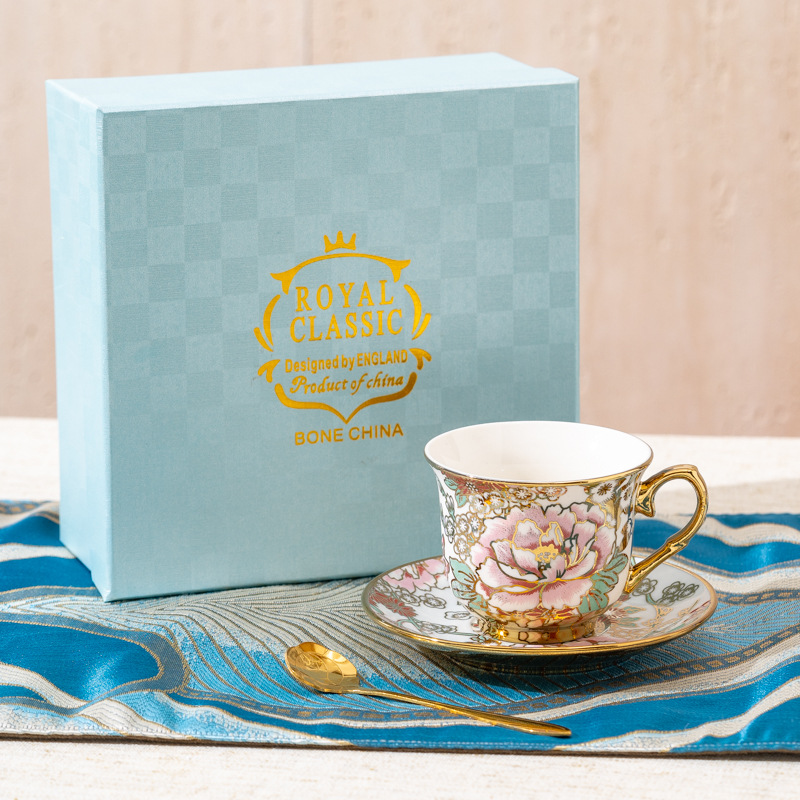 Taza de café de cerámica de estilo europeo, taza de café de Phnom Penh, taza de té de lujo ligera, salón de belleza doméstico, taza de té de alto valor, plato de flores