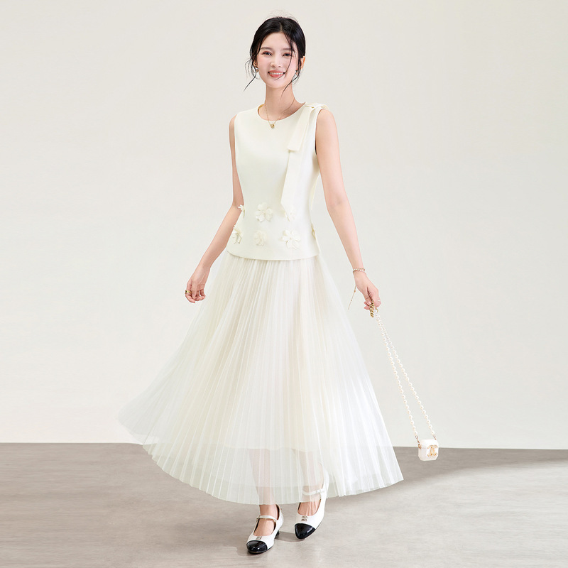 2611307-French-Style Floral Sleeveless Waist-Cinching Top + Heavy-Duty Tulle Skirt Birthday Engagement Dress Half-Skirt Women's Suit