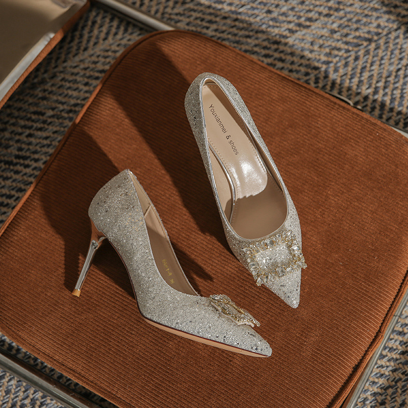 Universal high heels for events with rhinestones