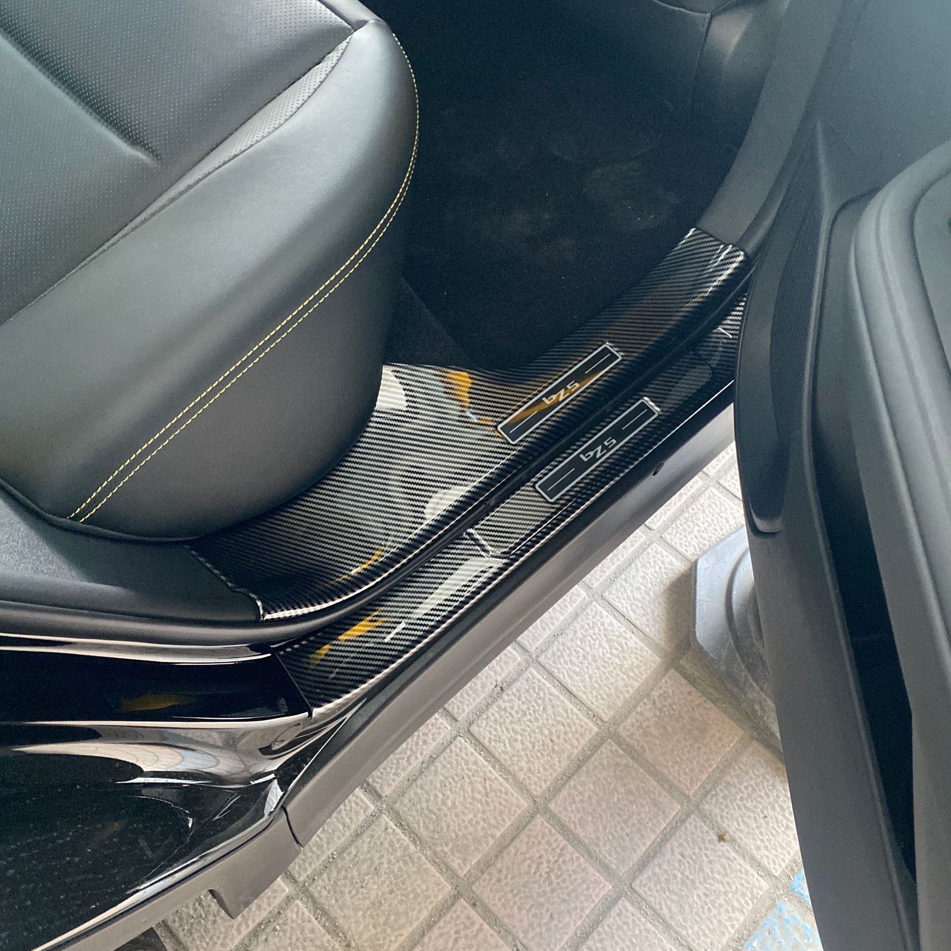 丰田BZ5改装专用 碳纤维迎宾踏板 碳纤纹后护板 内门槛条 门坎条