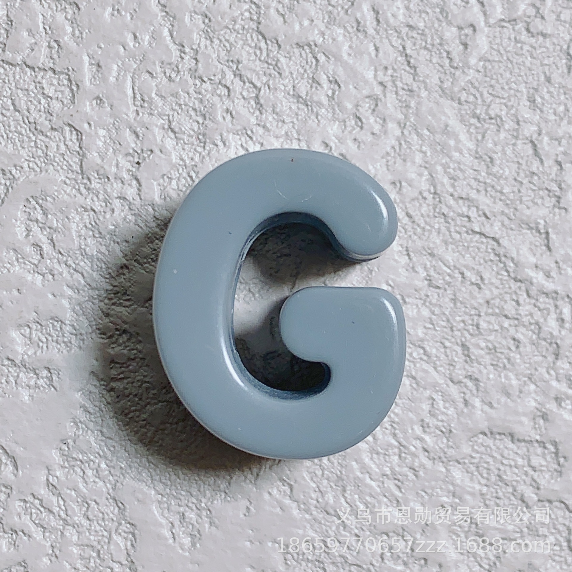 G (Gray)