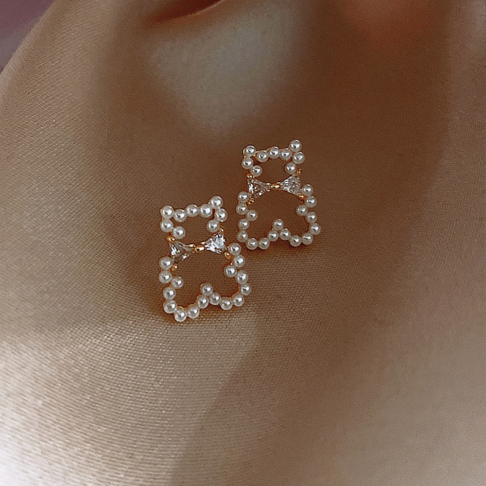 Aguja de plata de moda alta sensación de diamante de goteo de aceite pendientes nicho universal elegante pernos de orejas ligero lujoso temperamento simple orejas para mujeres