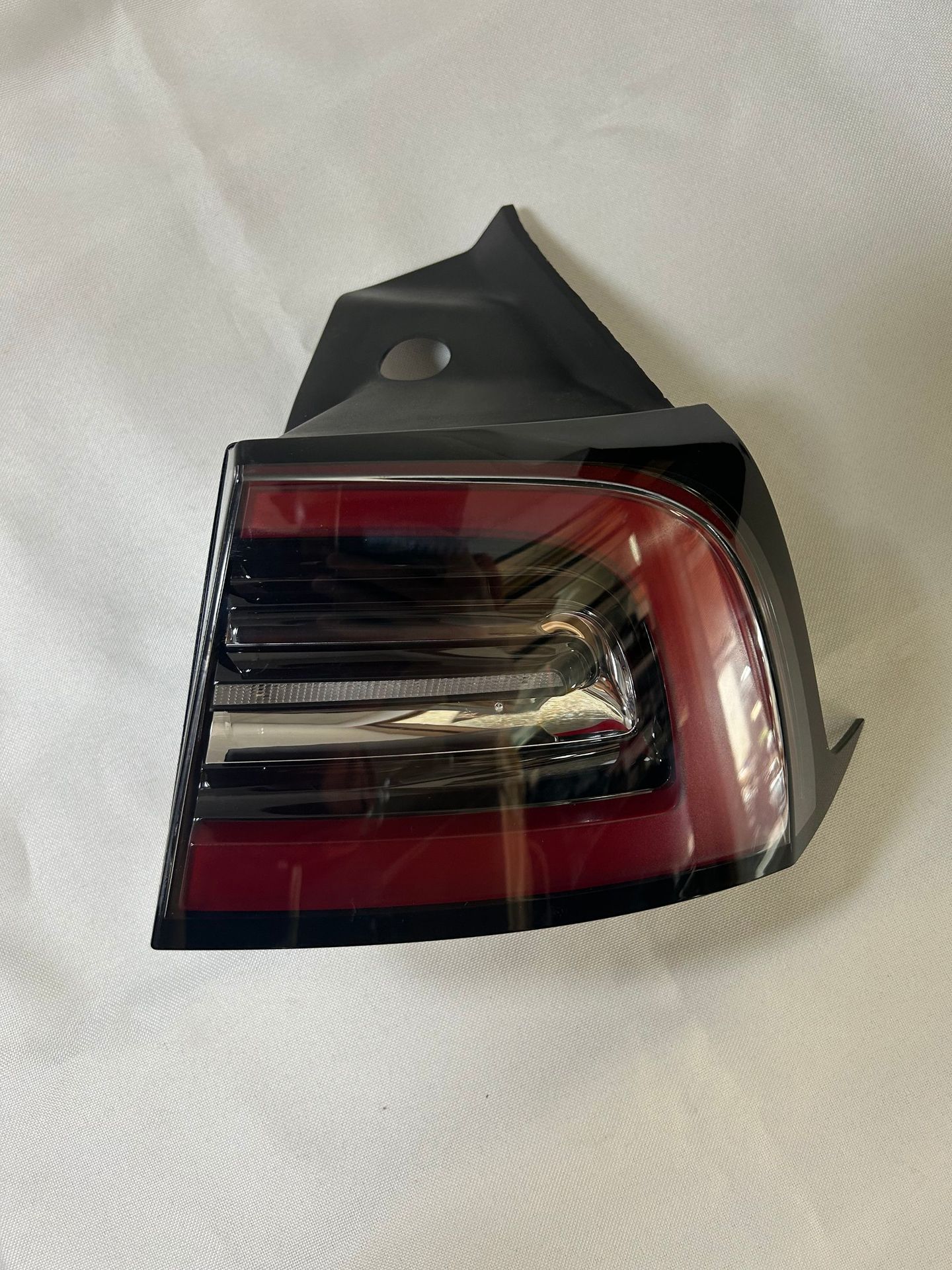 Suitable for Tesla accessories 21-23 Model3/Y outer taillight 1502086-00-D 1502087-00