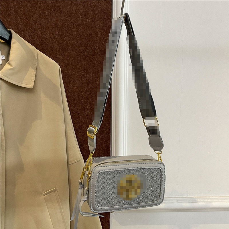 Bolso de mujer de comercio exterior, bolso cuadrado de color sólido simple, bolso de hombro de mano de 2024 nuevo estilo universal.