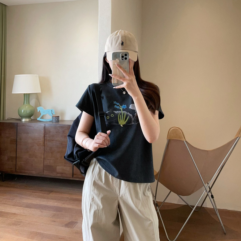 The cure!! Summer 2025 Three-dimensional White Ink Cat Printed Embroidery Loose Slimming Short Round Neck T-shirt for Women