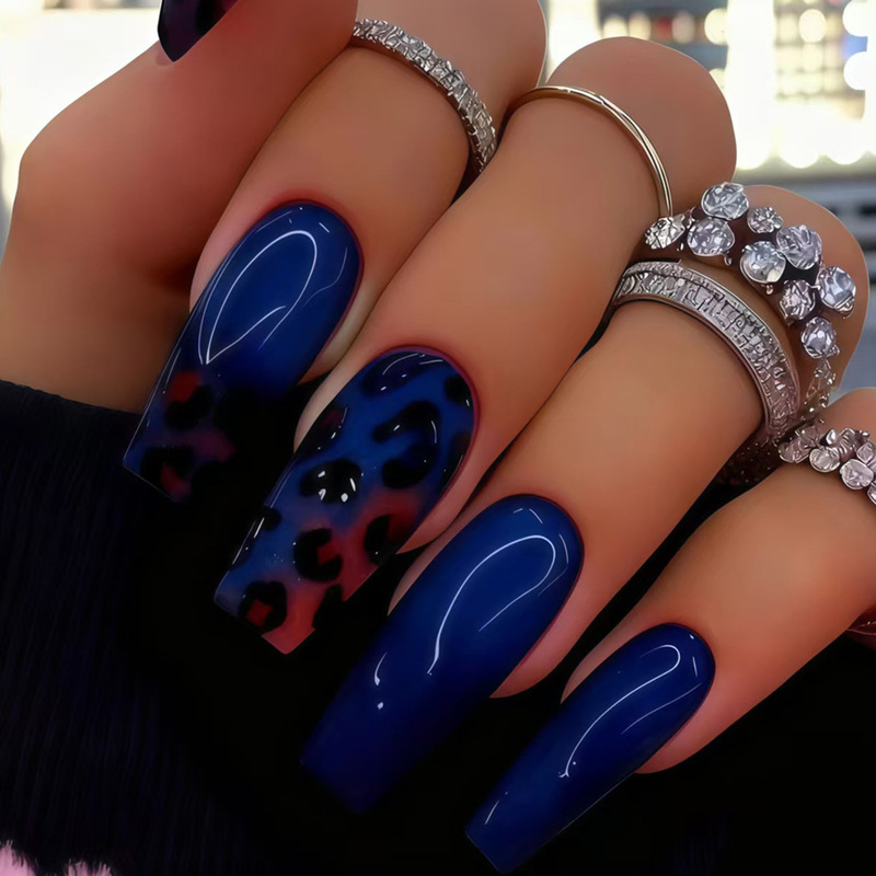 Elegant and Cool Navy Blue Gradient Smudged Black Leopard Print Bright French Whitening Fake Nails