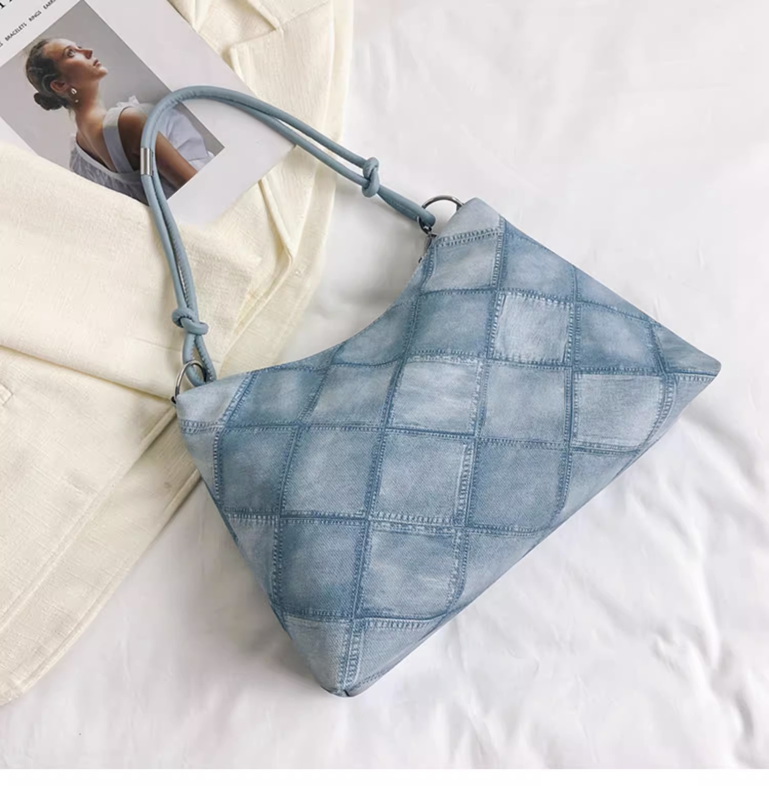 A niche canvas bag with a large capacity for women, a trendy 2023 new style for work, commuting, and student classes, a single-shoulder underarm tote bag undefined