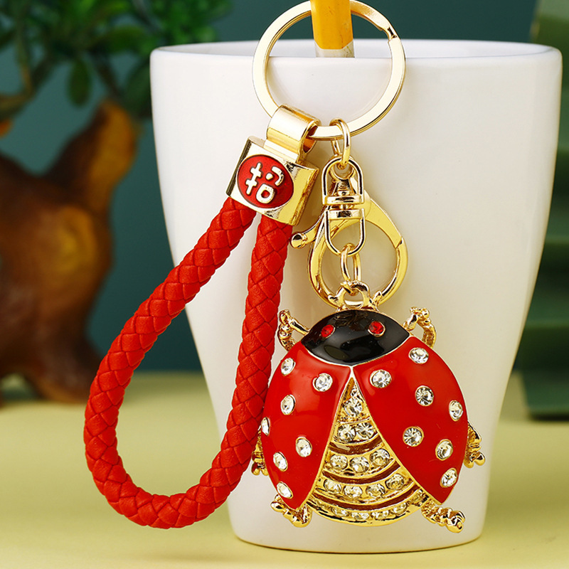 Creative Rhinestone Beetle Car Keychain Cute Bag Pendant Exquisite Seven-Star Ladybug Keychain Jewelry