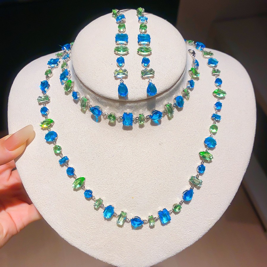 Collar de pendientes de diamantes con gotitas de agua transfronterizas europeas y americanas, colgante de moda de lujo ligero, cadena de clavícula, celebridad de Internet, joyería de alta gama, mujer