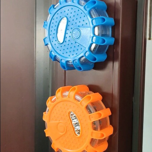 LED traffic warning lights, automotive supplies, strong magnetic adsorption, always bright emergency lights manufacturers wholesale