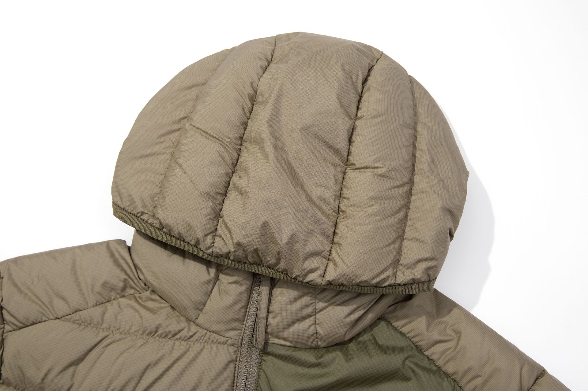 Herrenbekleidung 90 Weiße Entenseide-Baumwolle Outdoor 3M Wasserabweisend Colorblocking Einfarbige Kapuzenjacke aus Seidenbaumwolle Leichte Jacke aus Seidenbaumwolle_voghion.com