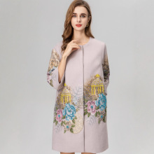 【2025 秋冬新款】浅粉色重工刺绣中长款毛呢外套花卉鸟笼图案
