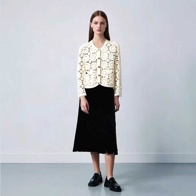 Cross-Border 2025 Early Spring New Korean Fashion Retro Hollow Embroidery V-Neck Knitted Loose Short Cardigan for Women