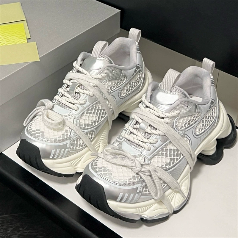 Обувь для женщин в стиле Лин Юнь: серебристые dad shoes 2025 лето, дышащая толстая подошва, увеличенная шнуровка, повседневная спортивная обувь