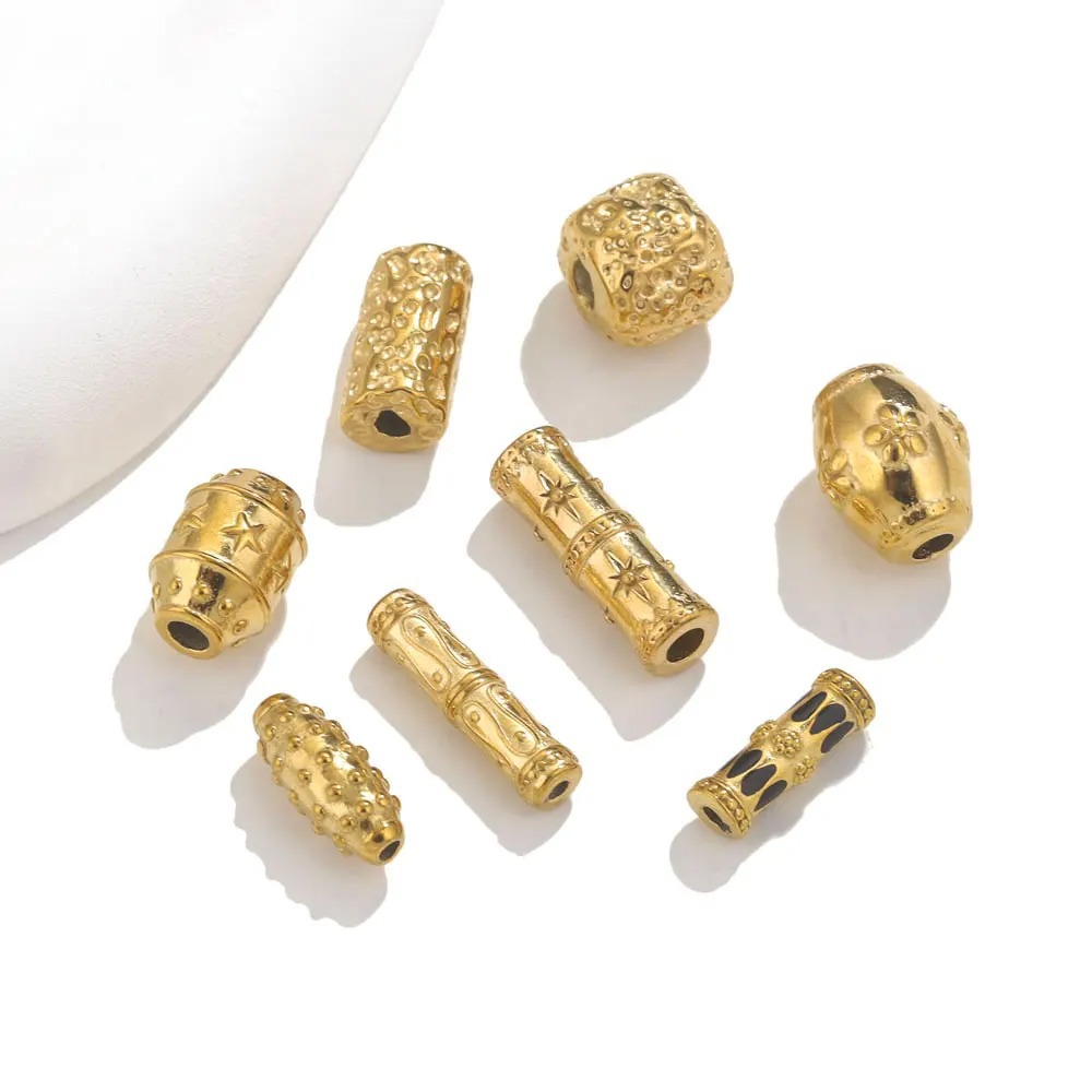 Cuentas largas de bambú de acero inoxidable, cuentas de cubo de flores talladas al sol, cuentas sueltas, acero de titanio, collar retro europeo y americano, accesorios colgantes de bricolaje