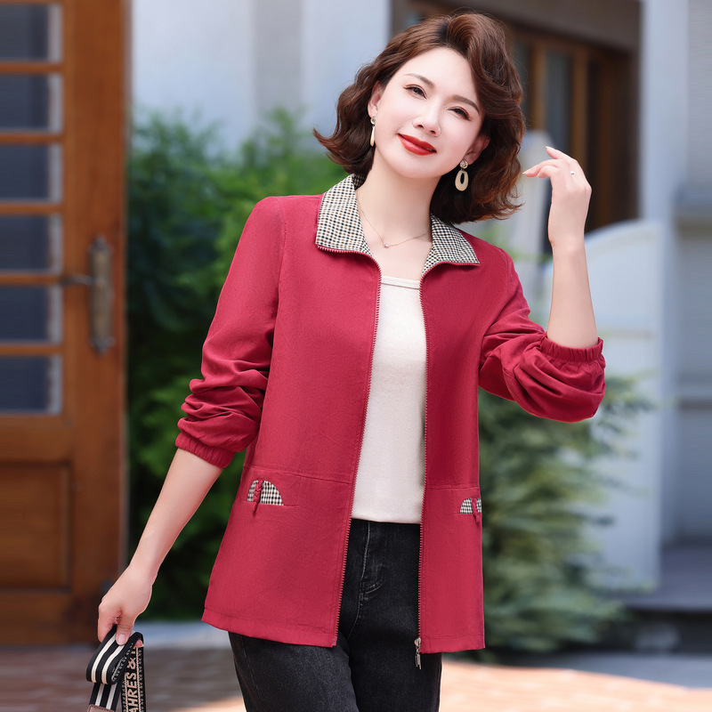 中高年のお母さんは春秋の服の女性の短いタイプの新型の中高年の婦人服の洋風の上着の女性のファッションのジャケットのコートを詰めます。|undefined