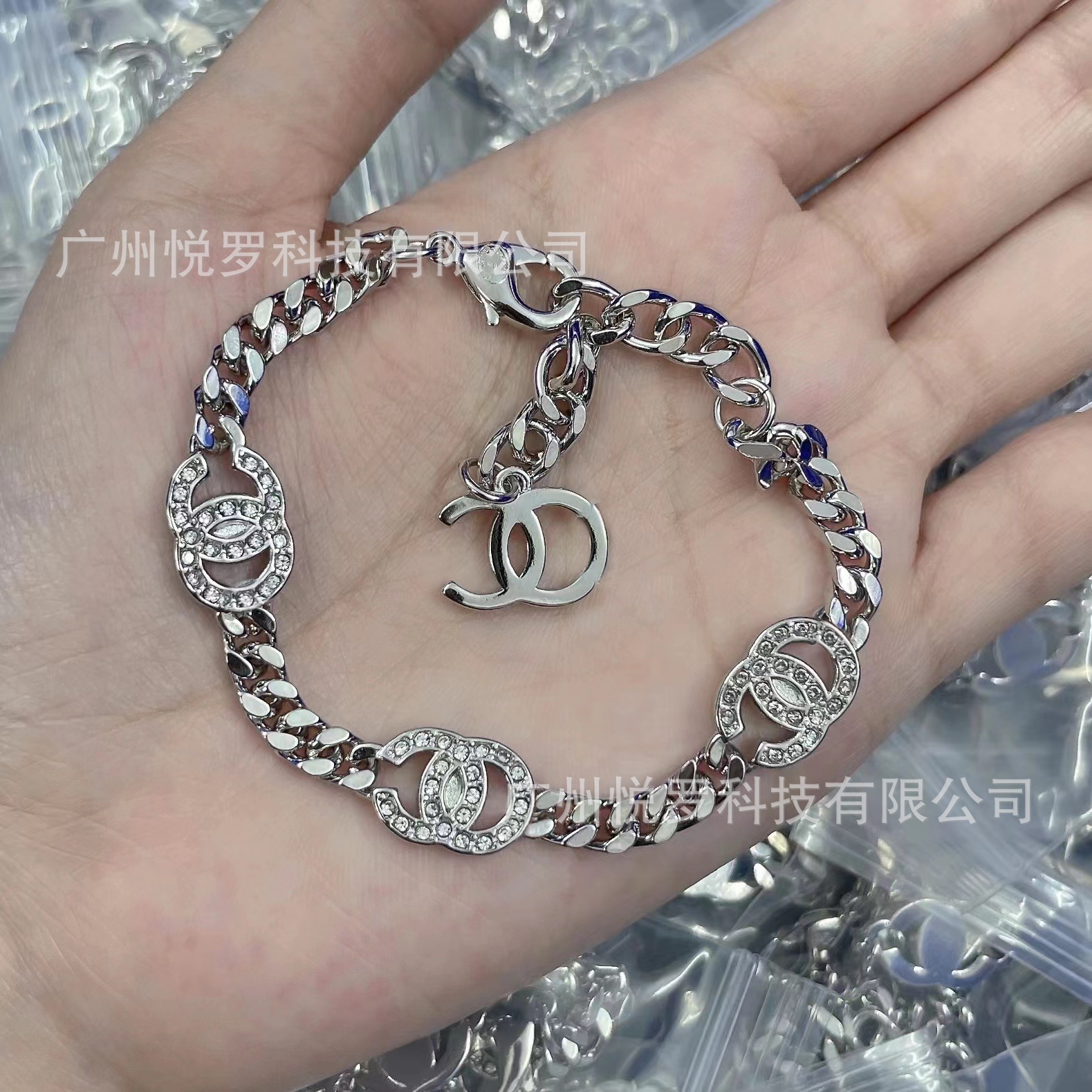 Real Shot of High-Quality Chanel Double C Platinum Cuban Chain Set Necklace and Trendy Fashion Bracelet for Women, Factory Direct Sale