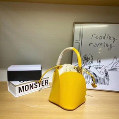 西洋風ファッショナブルな手持ち花びらバケットバッグ 2025 夏の新スタイル本革高品質多用途ショルダークロスボディレディースバッグ