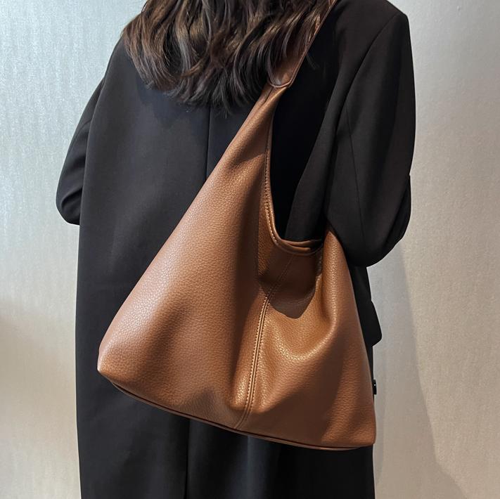 Bolso de viaje simple de gran capacidad para mujeres 2024 nuevo bolso de hombro casual versátil popular bolso retro ultrafuego