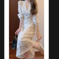 2025秋季法式甜美温柔风白色蕾丝连衣裙女长袖收腰气质长裙子女装