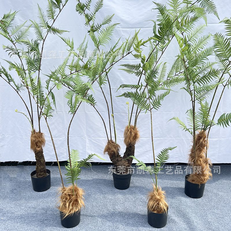 Simulación de alta simulación de plantas falsas en el suelo de plantas de plantas verdes de helechos de cabeza de mono en maceta combinadas de paisaje interior de seda dorada