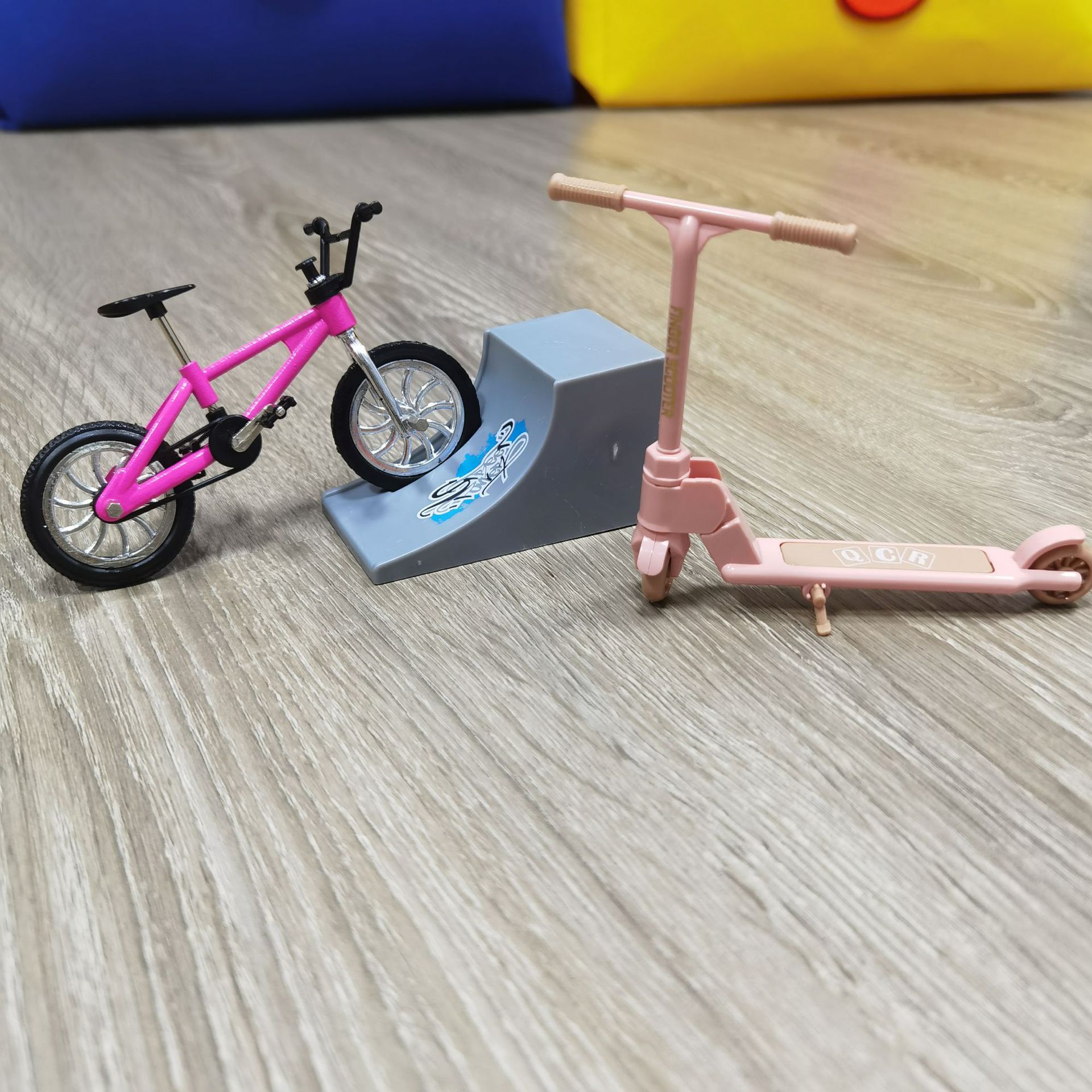 Juguete transfronterizo de simulación de aleación mini dedo modelo de bicicleta Dedo de juguete patineta bicicleta scooter traje