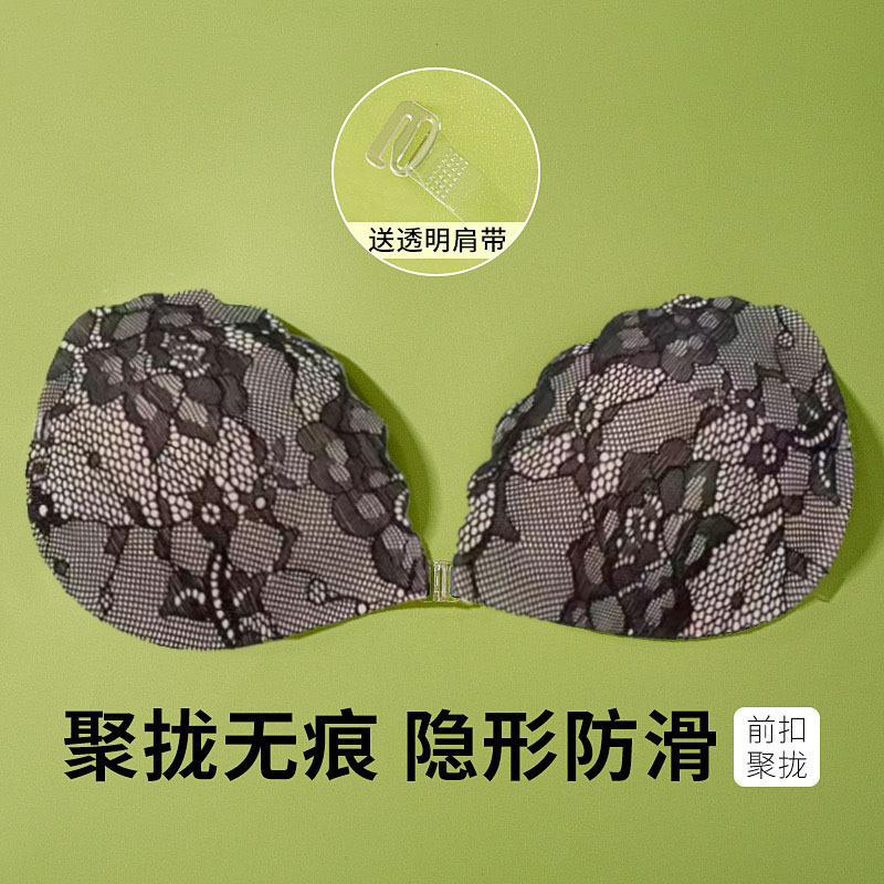 レースの胸に女性のウェディングドレスを貼ります。白い乳で貝殻を貼ります。|undefined
