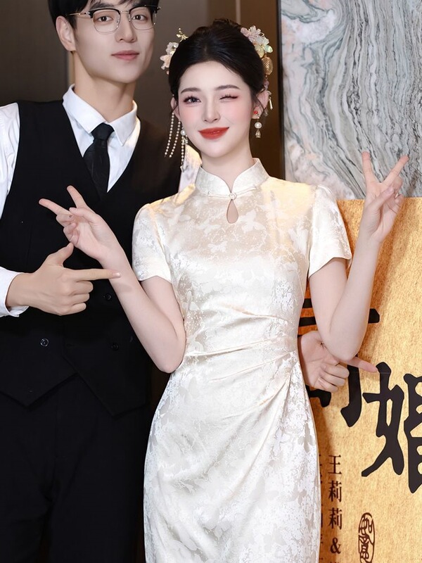 New Chinese-Style Champagne-Colored Qipao Dress for Toasting, Engagement Dress for Women, Petite Size, Suitable for Daily Commuting New Chinese-Style Champagne-Colored Qipao Dress for Toasting, Engagement Dress for Women, Petite Size, Suitable for Daily Commuting