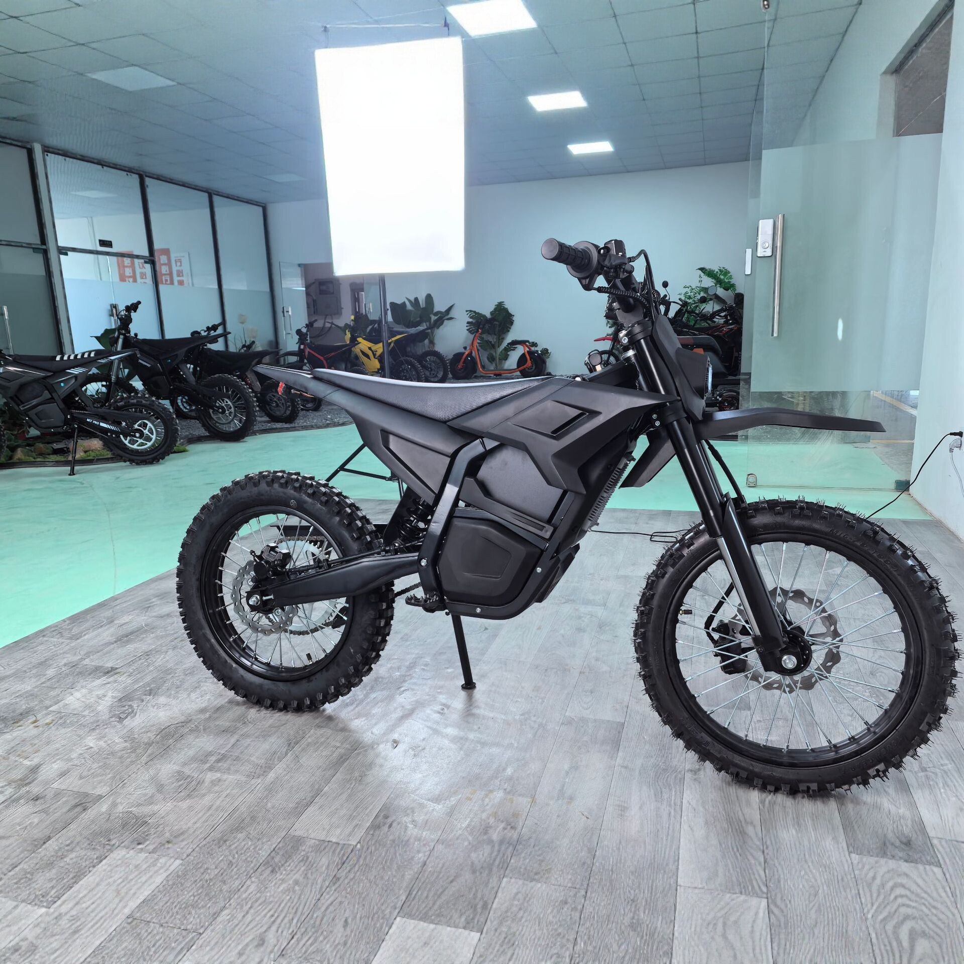 Motocicletas eléctricas todoterreno de litio de 72v para adultos image 4