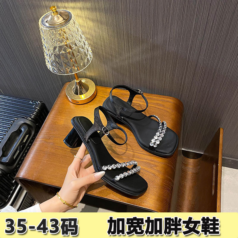 ワイド太い足 2025 夏の新しいスタイルの妖精スタイルのラインストーン厚いヒールサンダル女性のための大きいサイズの幅広で太いストラップサンダル|undefined
