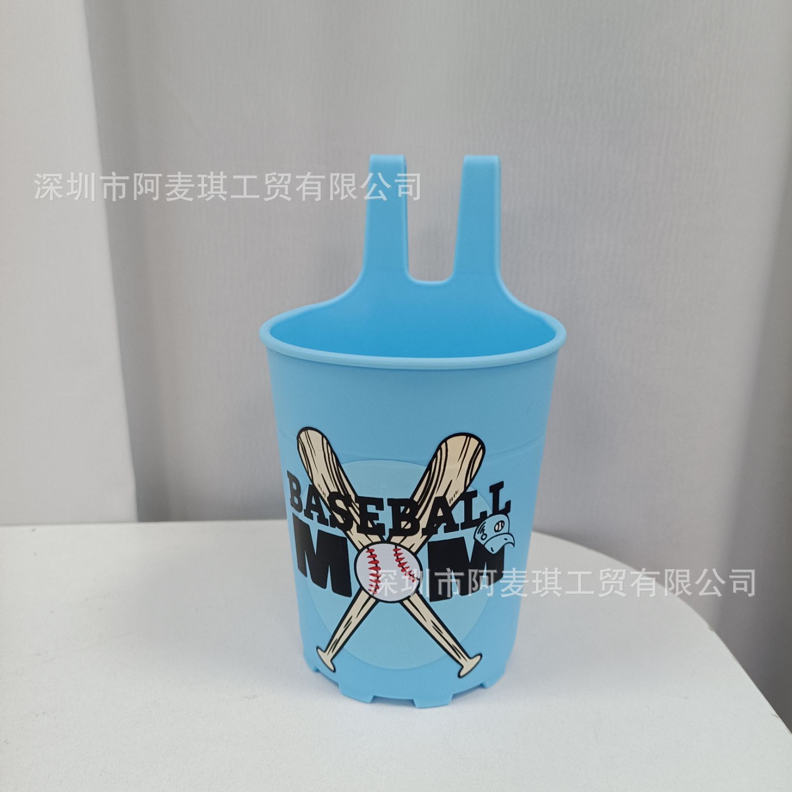 하늘색 매달린 컵