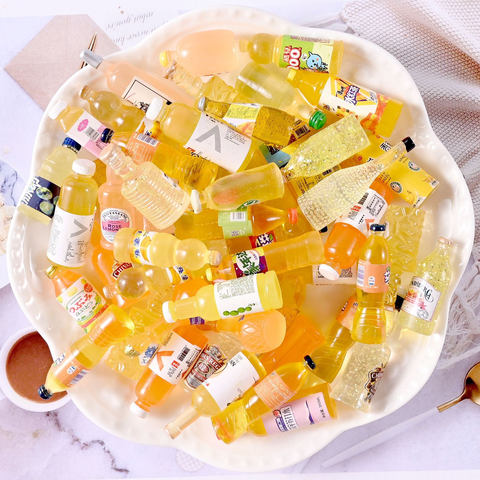 Botella mixta accesorios de resina accesorios de bricolaje comida y juego material de bricolaje crema pegamento pequeños accesorios hechos a mano DIY pequeña joyería