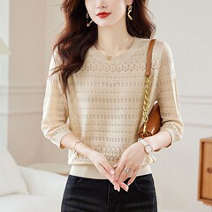 秋の中袖の女性の上着の7分の袖の薄いニットの秋のファッションの透かし彫りの半袖のセーターの底のシャツの春秋