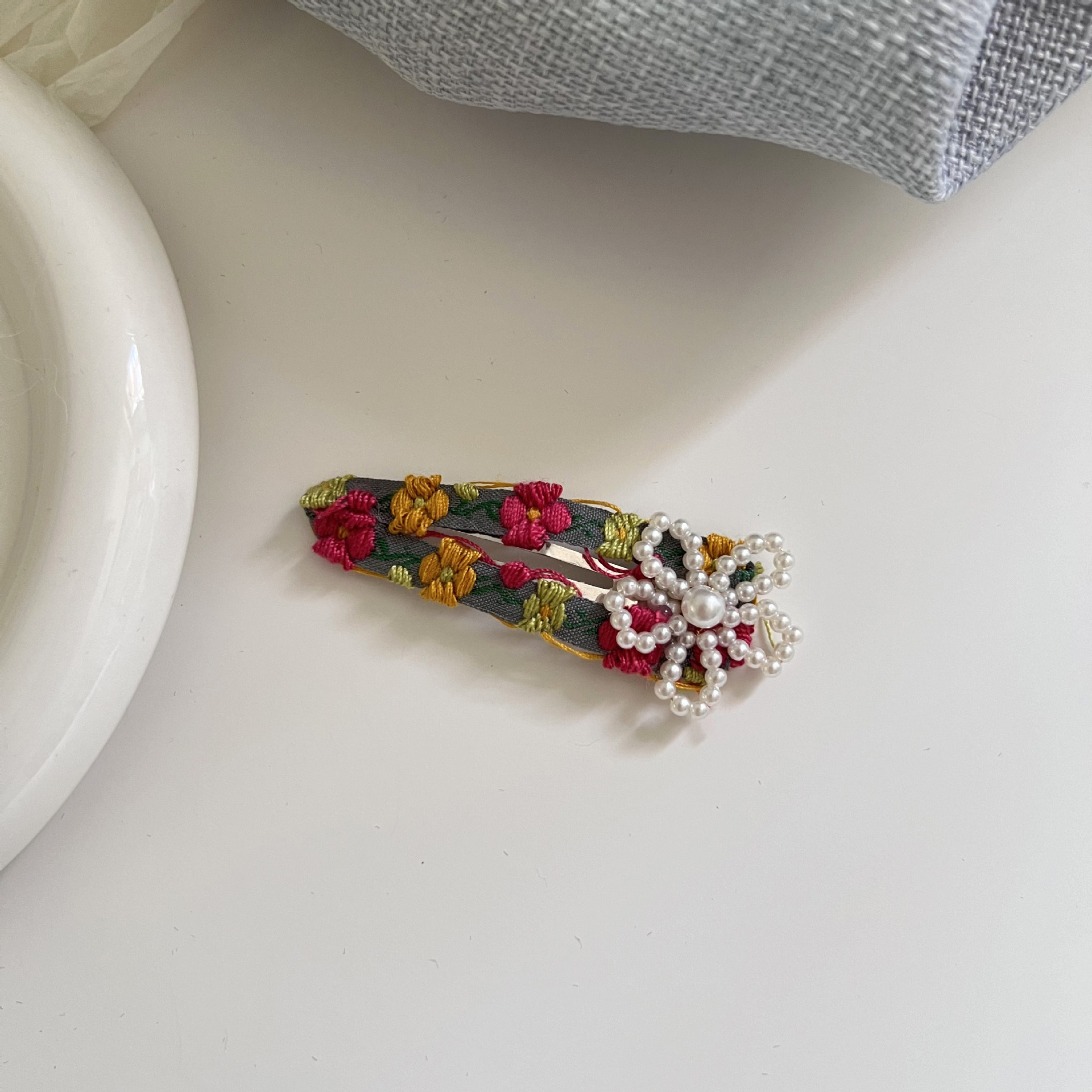 Women's Simple Style Embroidery Flower Cloth Iron Hair Clip display picture 7