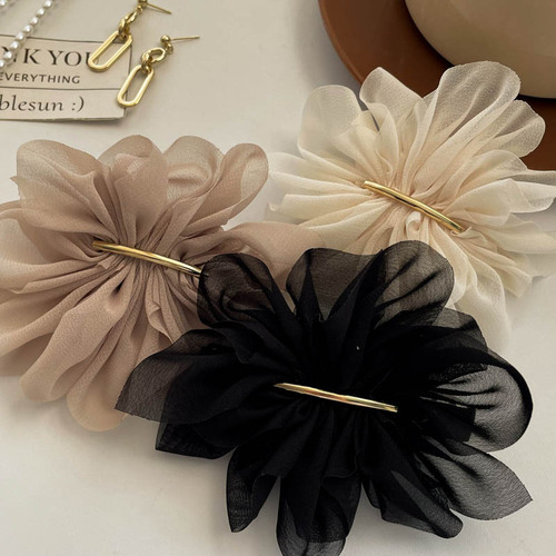 Ultra-fairy-style chiffon flower hair clip for women – simple, minimalist spring clip perfect for summer, ideal as a back-of-the-head ponytail holder or headwear accessory.
