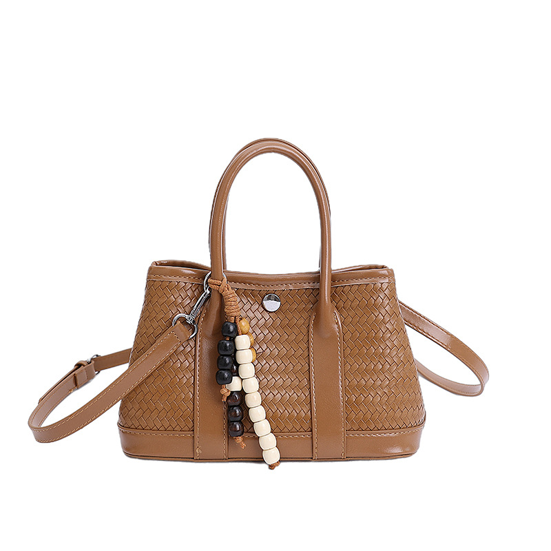 Bolsa de mano de alto nivel transfronterizo trenzada bolsa de cubo de agua para mujeres otoño y invierno 2025 nuevo estilo extranjero bolso de hombro bolso de mochila versátil