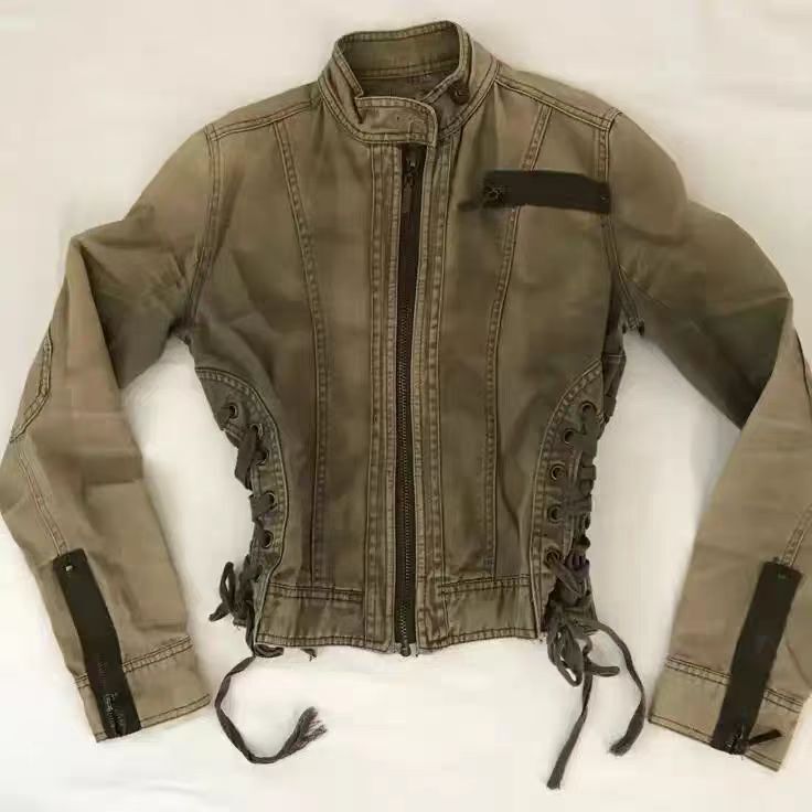 American Retro Stand-Collar Denim Jacket for Women, Autumn 2025 New Style, Slim-Fit, Washed and Distressed, Regular Shoulder Jacket, Trendy Top American Retro Stand-Collar Denim Jacket for Women, Autumn 2025 New Style, Slim-Fit, Washed and Distressed, Regular Shoulder Jacket, Trendy Top