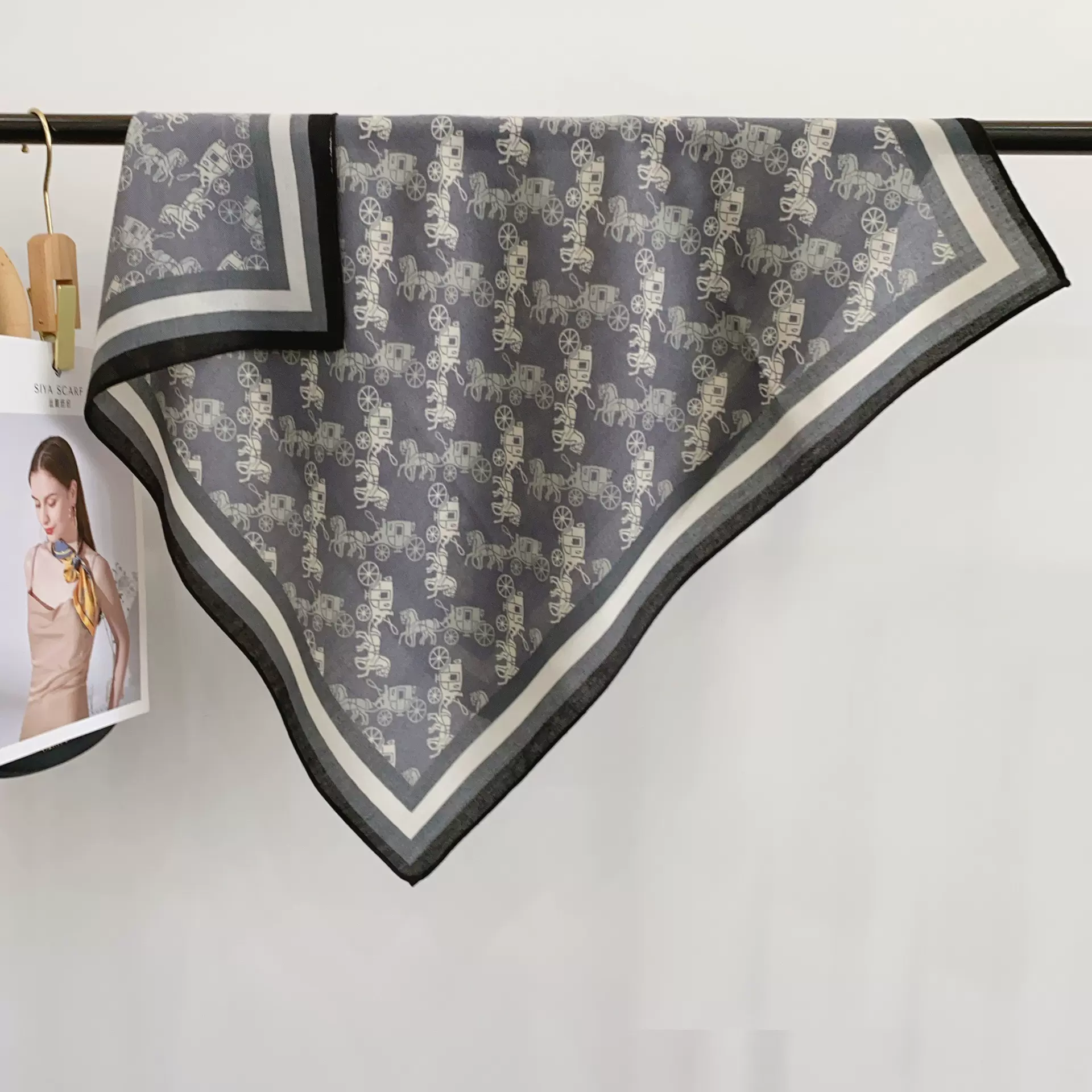 新款莫兰迪蓝色马车印花68人字纹小方巾仿丝毛质感高级感女士丝巾