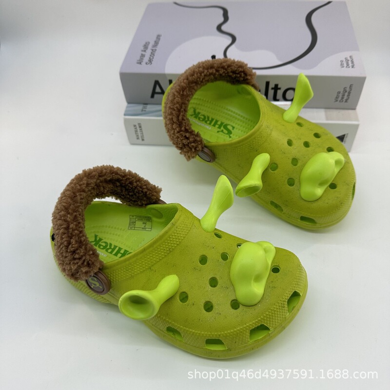 26 Cartoon American-Style Shrek Clogs for Men, Women, and Children, Breathable and Lightweight Outdoor Slippers and Sandals Wholesale